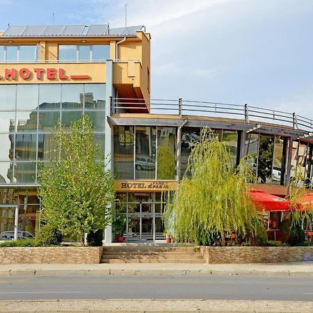 Dream Hotel Сливен Экстерьер фото